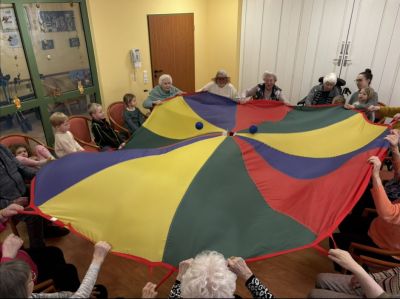 Bewegung hält uns fit und macht besonders viel Freude mit den Kindern vom Naturkindergarten – Bild 1